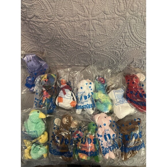 LOT OF 12 ASSORTED FULL 'O BEANS AVON KIDS DOLLS/KEYCHAINS. 9 DOLLS+3 KEYCHAINS - Picture 1 of 1